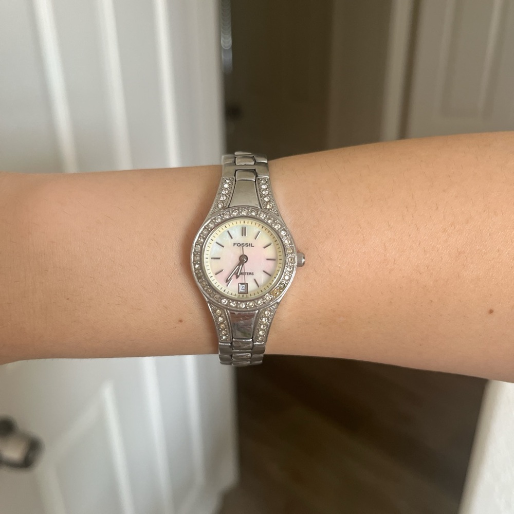 Vintage Fossil Stainless Steel Mother of Pearl Crystal Studded Watch